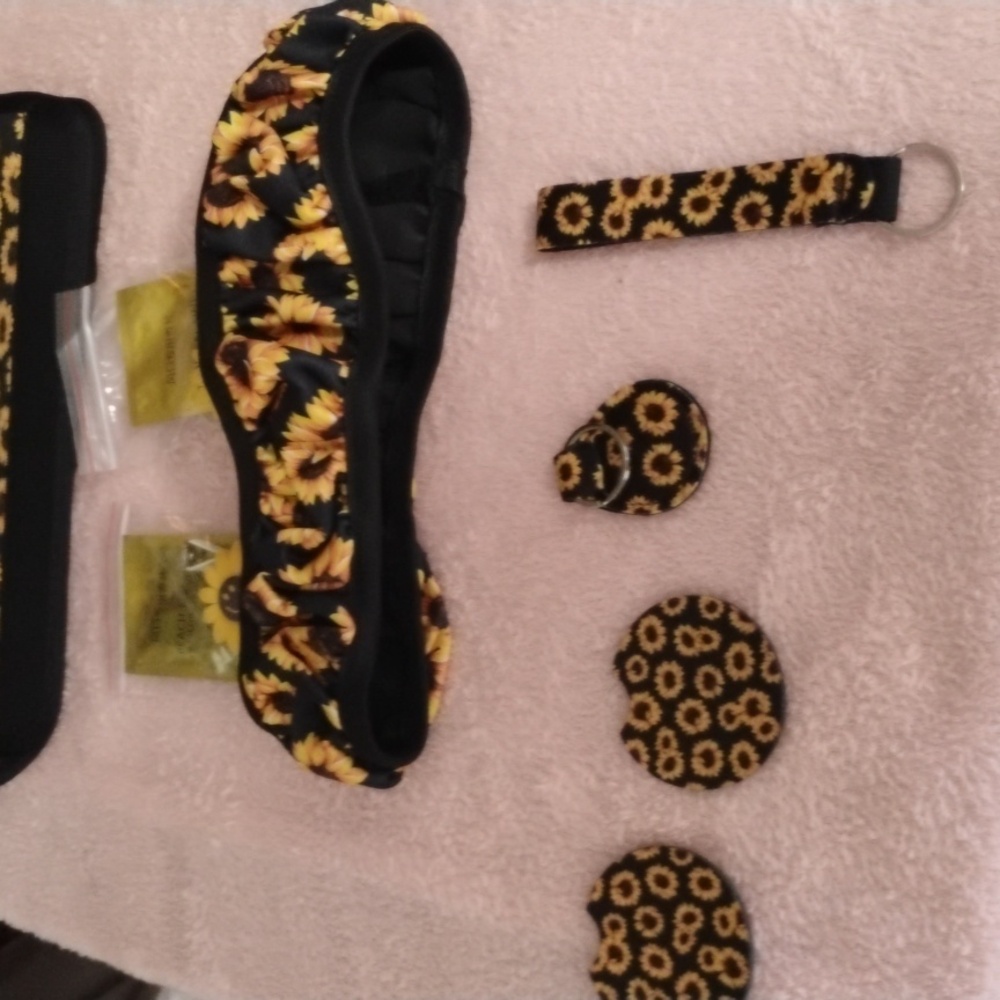 Sunflower Patterned Car Assessories - Picture 2 of 2